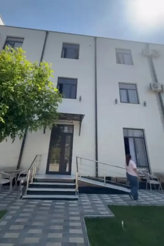 Продается действующий гостиница 4 соток 840 кв 3 этажей, 20 комната. Продается действующий гостиница 4 соток 840 кв 3 этажей, 20 комната.