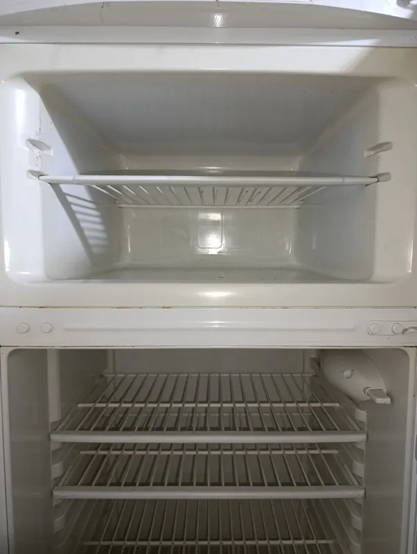 Продаю холодильник INDESIT NTA16R