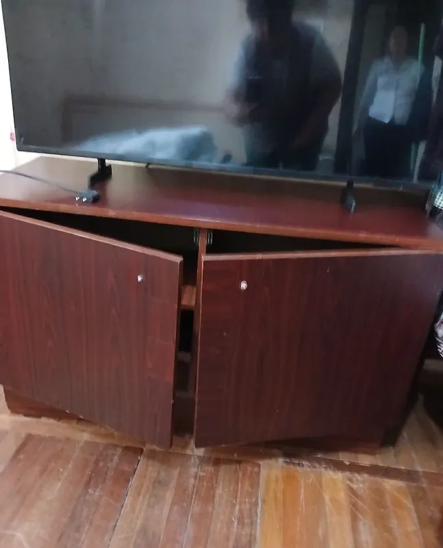 Продам б/у тумбу под телевизор 2 Продам б/у тумбу под телевизор 2