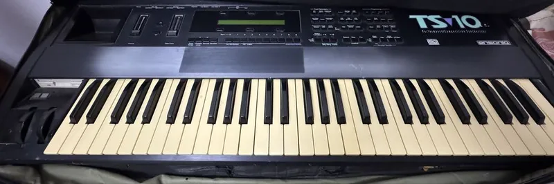 Продается TS 10 ensoniq