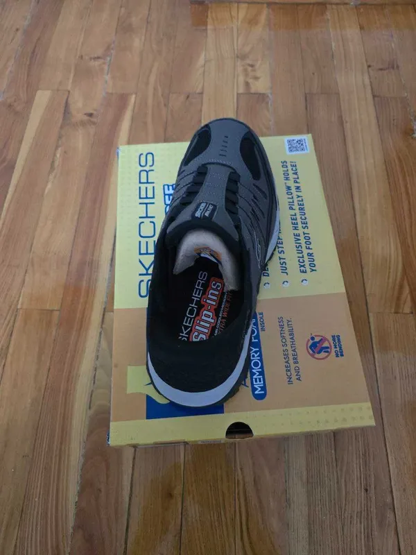 Продаются оригинальные мужские кроссовки, SKECHERS размер 9 2 Продаются оригинальные мужские кроссовки, SKECHERS размер 9 2