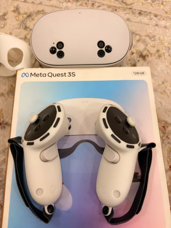 Meta Quest 3S 128 ГБ в идеальном состоянии + чехол 2 Meta Quest 3S 128 ГБ в идеальном состоянии + чехол 2