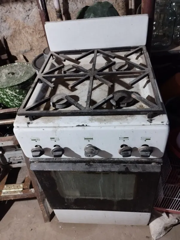 Gaz plita sotiladi