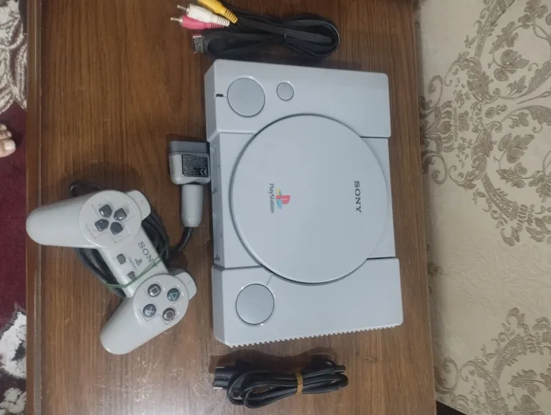 Sony play station SCPH 5502 — фото 1 Sony play station SCPH 5502 — фото 1