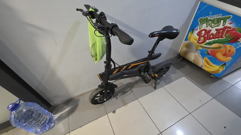 Samokat elektro.