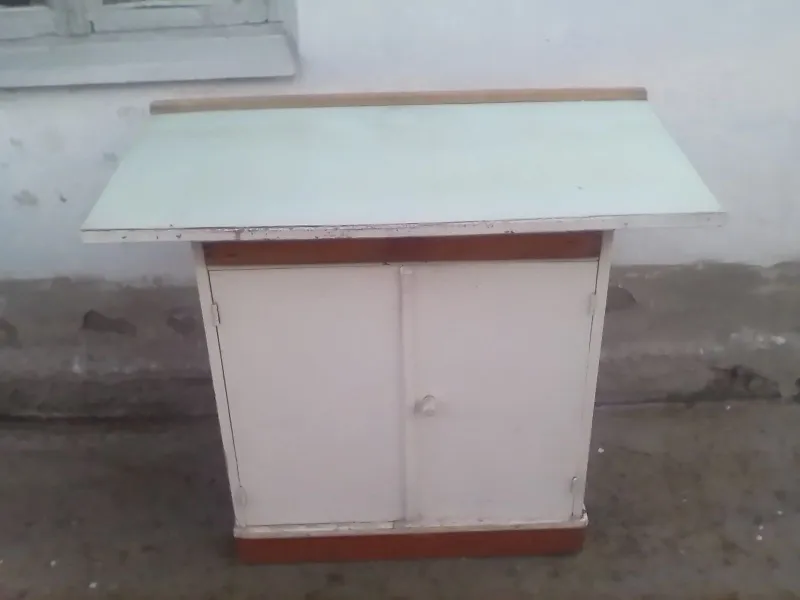 Продам кухонный стол