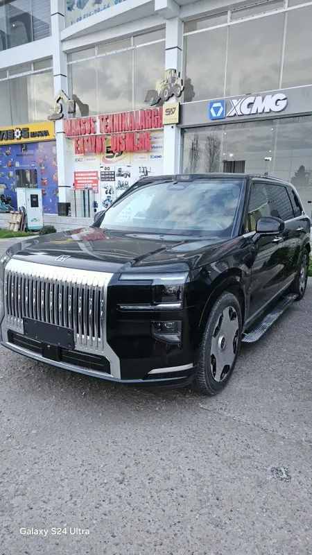 Zeekr 9X Ultra Dob Hybrid Hyper dan bitta oldingi pozitasiya