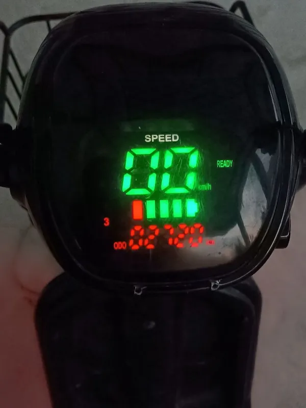 Skuter sotiladi narxi 1mln 400 umuman kami yuq 8
