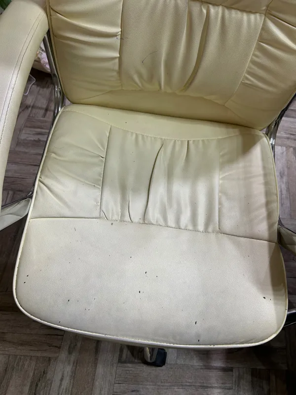 Yumshoq bejiviy kreslolar sotiladi 4 Yumshoq bejiviy kreslolar sotiladi 4