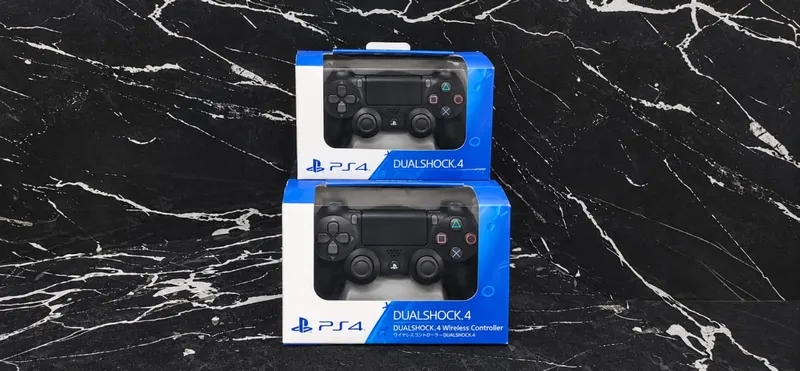 Продаю 2× DUALSHOCK 4 Продаю 2× DUALSHOCK 4