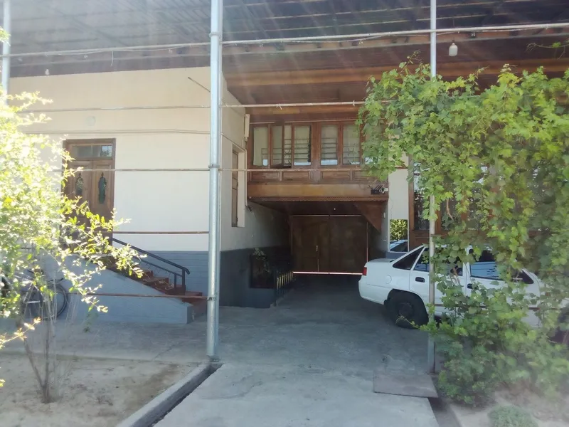 Zangiota tumani tarnov baliqchida uy sotiladi 8 sotik suv gaz svet bor 1