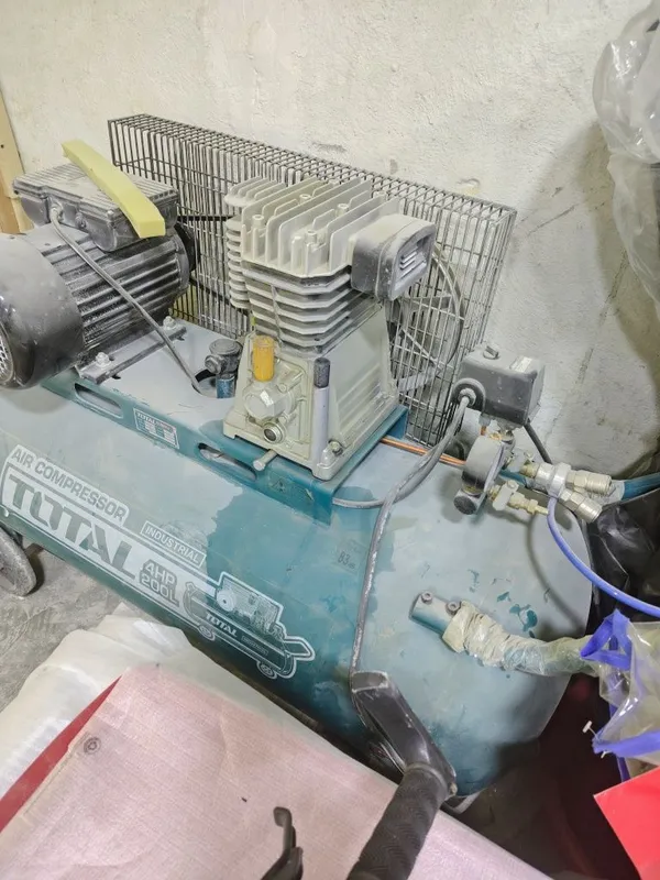 Компрессор на 200 литров TOTAL 200 LITR 4 HP 4