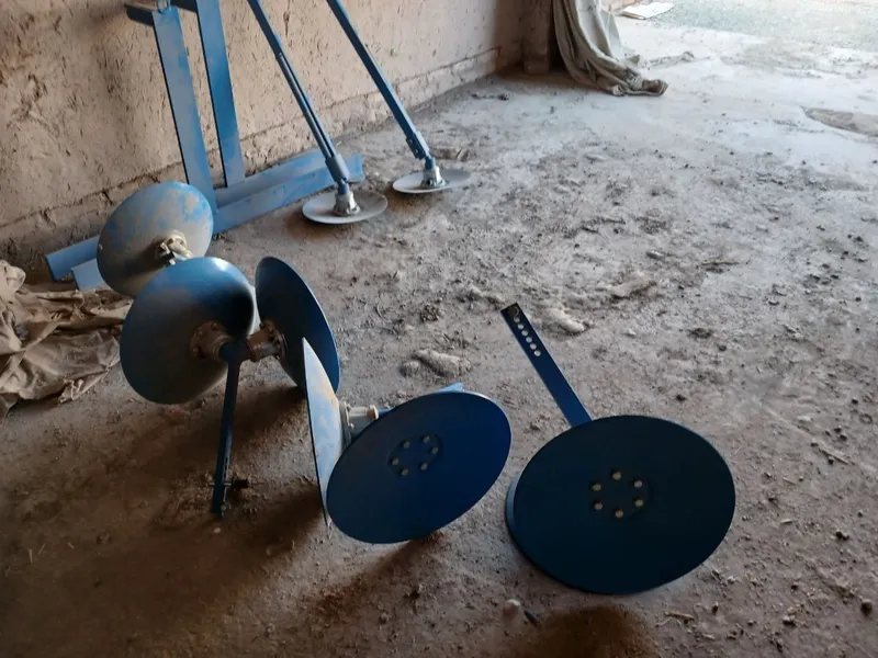 Seyalka uchun ariq tortadigan sotiladi 4 Seyalka uchun ariq tortadigan sotiladi 4