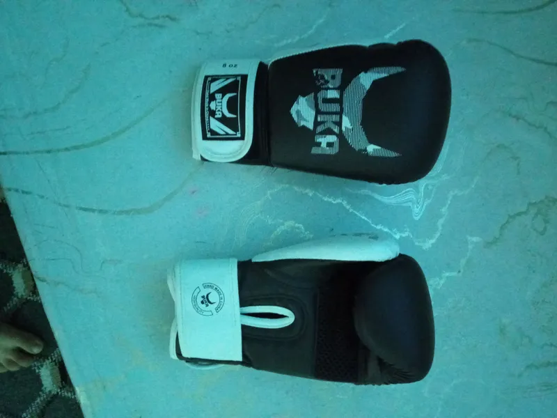 Спортивная одежда и перчатки 1 Спортивная одежда и перчатки 1