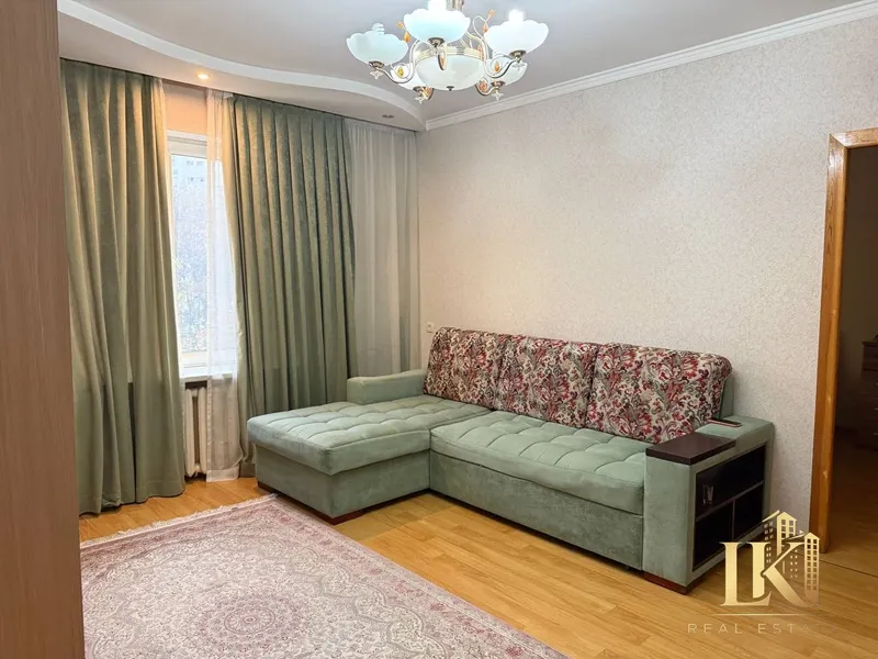 Продаётся 4-комнатная квартира, 87 м², 3/4, метро Гафура Гуляма