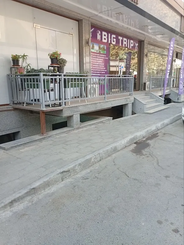 Сдаётся помещение в аренду на Чиланзаре напротив Катортол базара