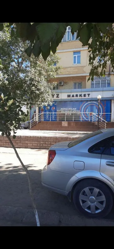 Урганч шахри марказида йул буйида жойлашган дукон ижарага берилади — фото 1