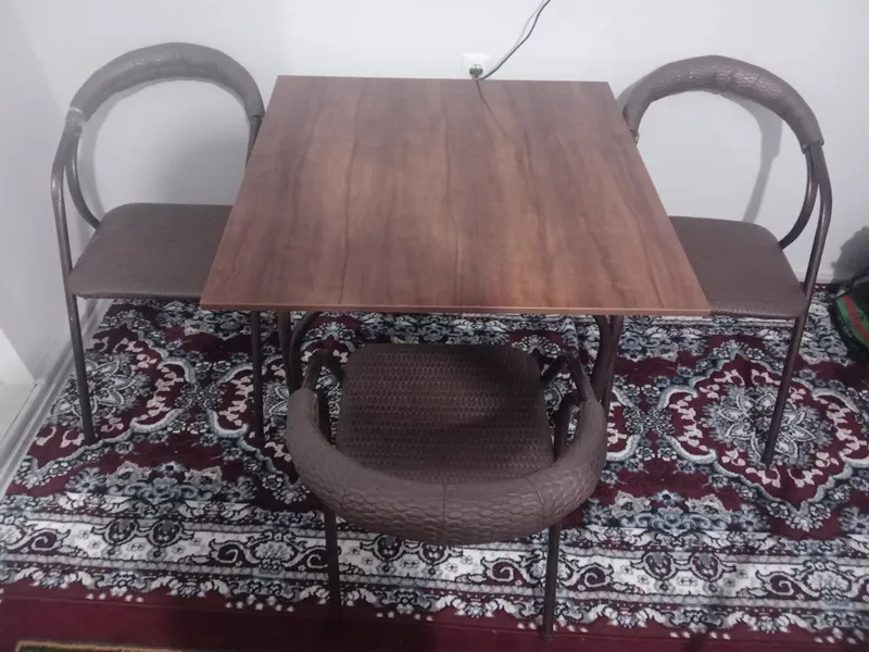 4 kishilik stol stul yaxshi xolatda 550 000 som