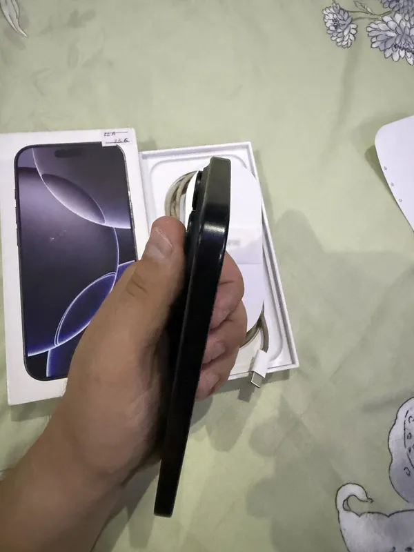 Iphone 16 pro 256 blek 2