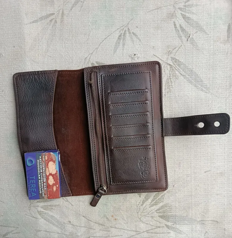 Продаётся из натуральной кожи коричневый кошелёк 3