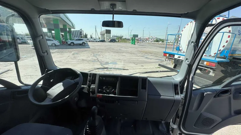 ISUZU NMR77H – Izotermik avtofurgon 5