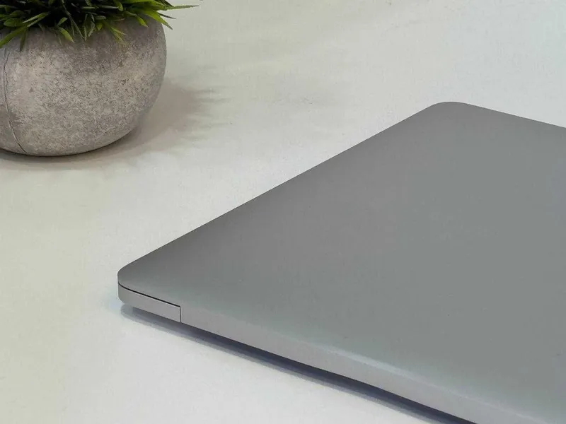 б/у MacBook Pro 13-inch Quad Core i7 / 16Gb / 512Gb Silver 5 б/у MacBook Pro 13-inch Quad Core i7 / 16Gb / 512Gb Silver 5