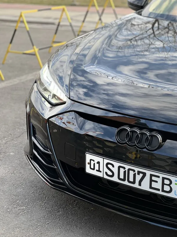 Audi e tron gt срочно год 2022 — фото 3