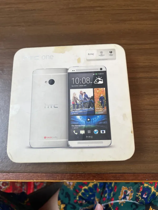 HTC (Silver) telefoni sotiladi 1