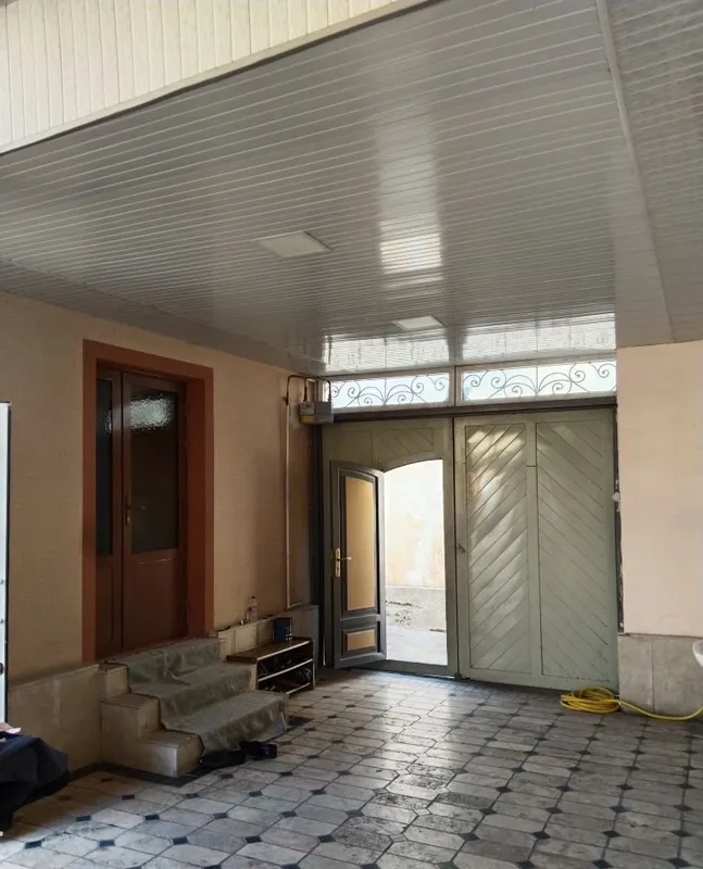Продаётся двор в старом городе 2 Продаётся двор в старом городе 2