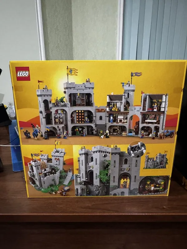 Lego Lion Castle 10305 2 Lego Lion Castle 10305 2