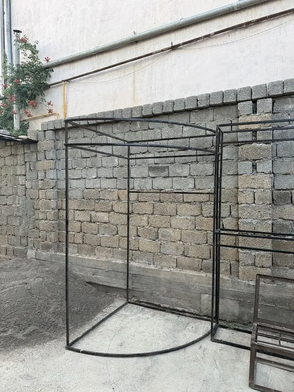 Продам стилажы для магазина одежды и примерочную 1 Продам стилажы для магазина одежды и примерочную 1