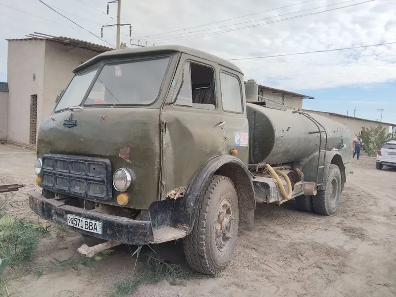 МАЗ водавоз техника соз ишлаб турибди йили 1982 йил 4 МАЗ водавоз техника соз ишлаб турибди йили 1982 йил 4
