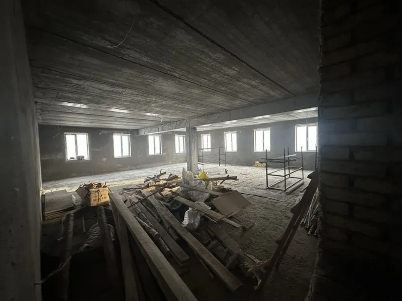 Продаеться Здания 3-этажа 1-2 420кв 3этаж 210кв — фото 3