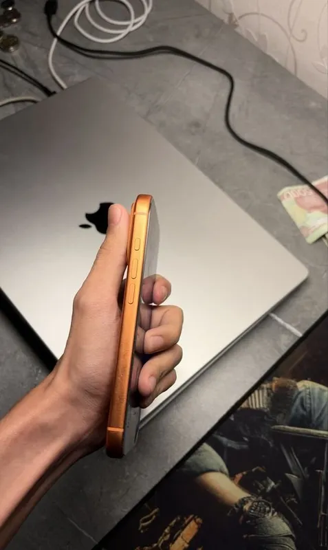 iPhone 17pro 1TB 93% orange 3 iPhone 17pro 1TB 93% orange 3