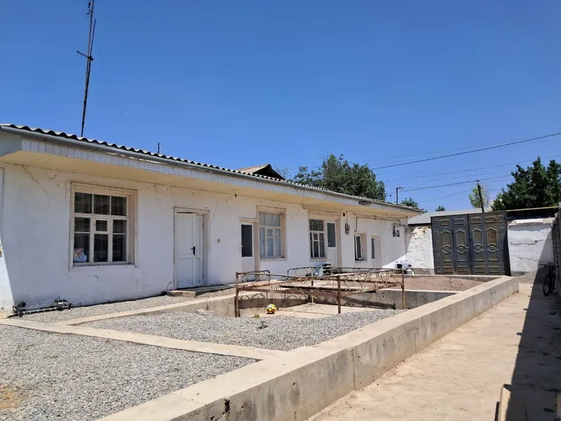 Hovli uy soriladi