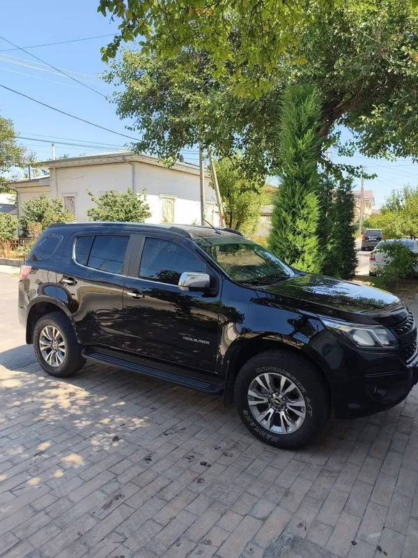 Chevrolet Trailblazer qora rang 4 Chevrolet Trailblazer qora rang 4