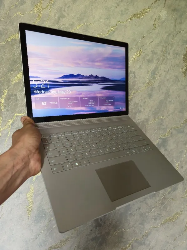Microsoft Surface Laptop Book 2 i5 8/256gb