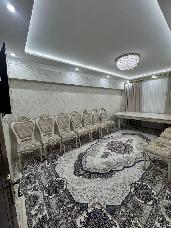 Продаются стол и стулья, 12 стульев — 3600000