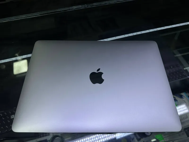 MacBook Pro (2020) 4 MacBook Pro (2020) 4