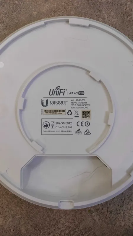 Точка доступа Ubiquiti UniFi AP AC Pro (UAP-AC-PRO) 1 Точка доступа Ubiquiti UniFi AP AC Pro (UAP-AC-PRO) 1