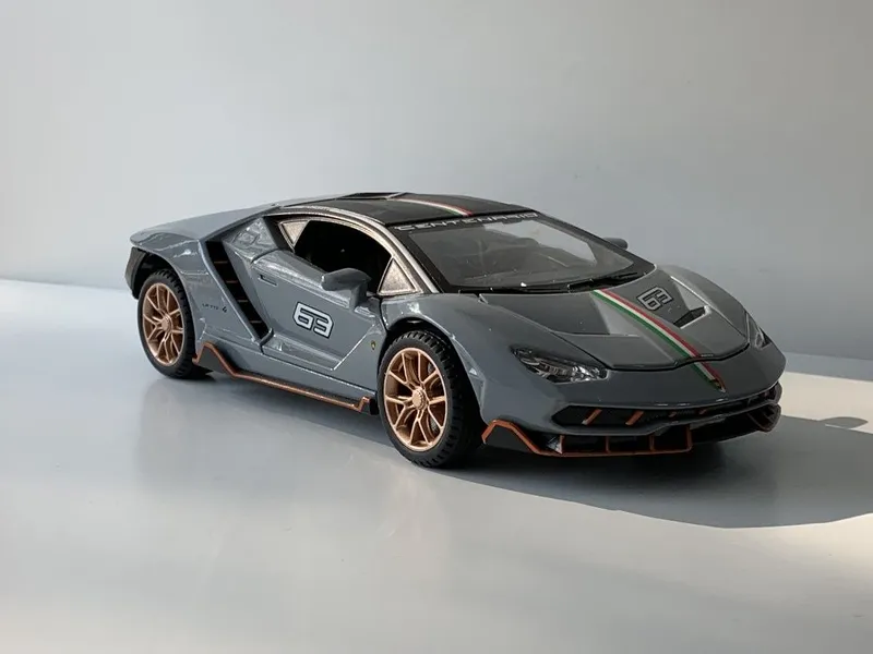 Modelka Lamborghini Centenario 1:24 5