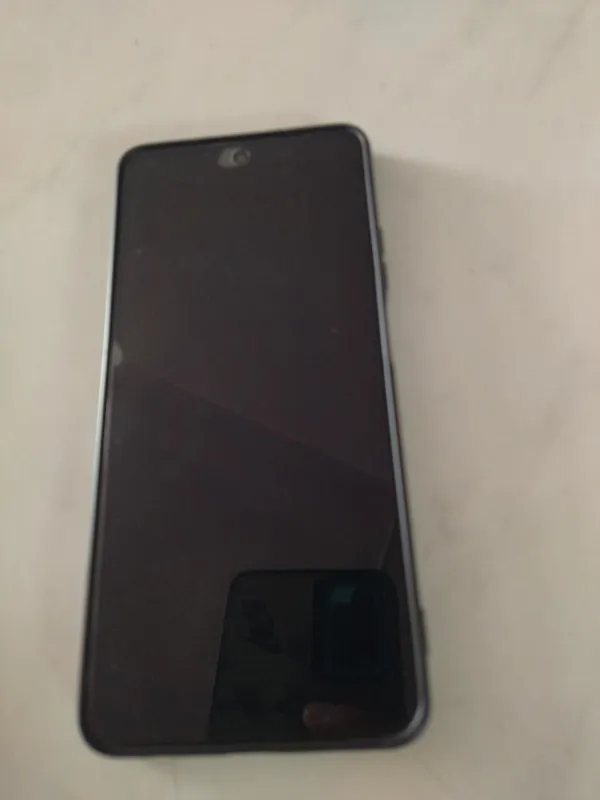 Model:Oppo A3x 
Xotira:64/4
2ta sim 
karobka bor