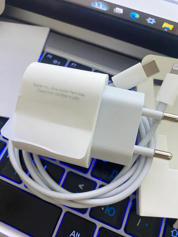 Iphone  zaryadka apple Adapter 20w — фото 2