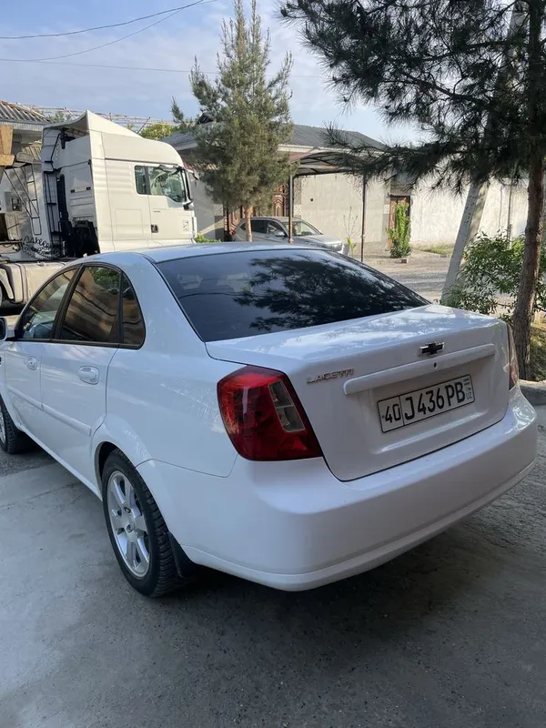 Chevrolet Gentra 4