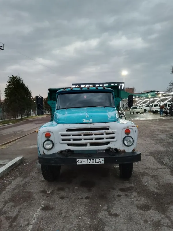 Zil 130 samosval
