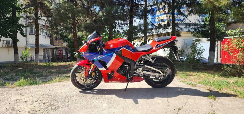 Honda CBR 600 RR 2015 — фото 1