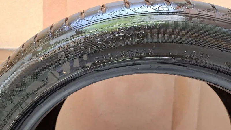 Продам балон 235/50/19 1 шт. 1 дона 1 Продам балон 235/50/19 1 шт. 1 дона 1