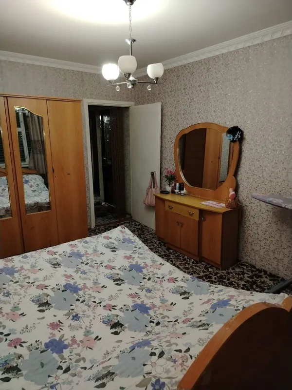 Квартира продаётся: 2-комнатная, переделана в 3-комнатную, Фергана 10