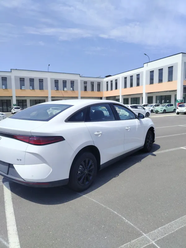 Byd E7 2025 yil 520km zapas xod — фото 3