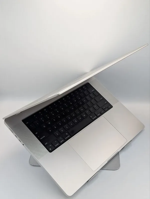 Mac Book Pro M2 Pro 3 Mac Book Pro M2 Pro 3